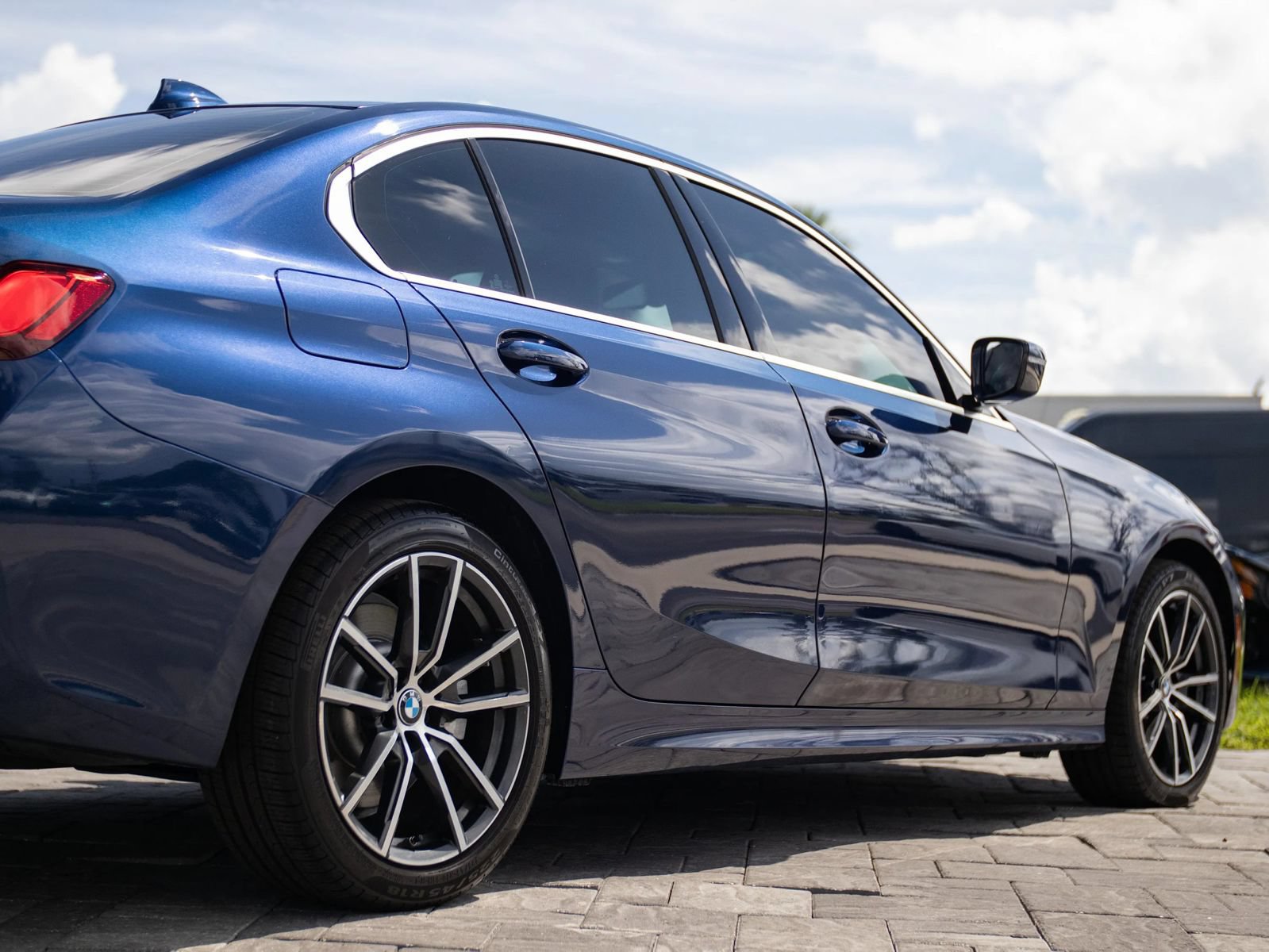 Used 2020 BMW 330i xDrive Sedan AWD/4WD image 16