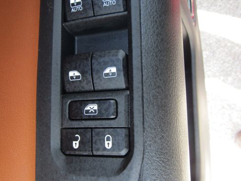 Used 2025 Jeep Compass Limited AWD/4WD image 18