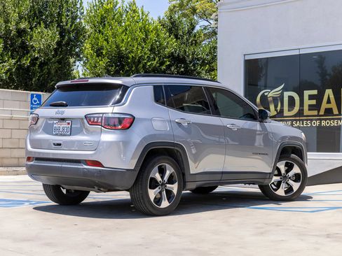 Used 2018 Jeep Compass Latitude w/ Popular Equipment Group FWD image 13