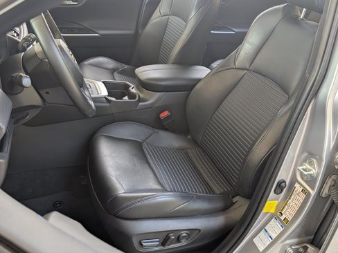 Used 2021 Toyota RAV4 XSE w/ XSE Grade Weather Package AWD/4WD image 17