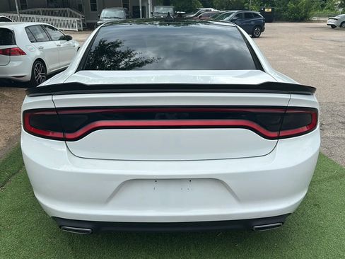 Used 2016 Dodge Charger SXT RWD image 6