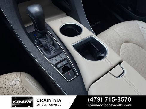 Used 2019 Toyota Avalon Limited image 19