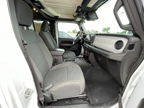 Used 2025 Jeep Gladiator Sport AWD/4WD image 26