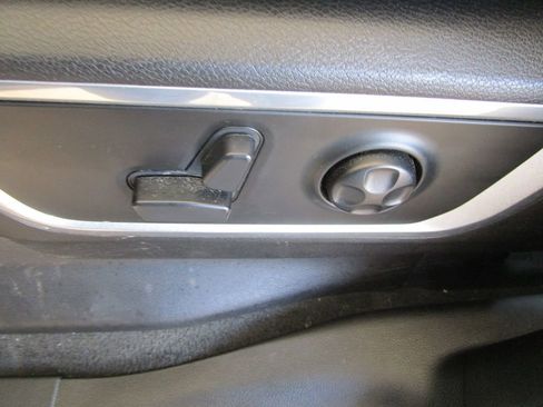 Used 2020 RAM 1500 Laramie RWD image 31