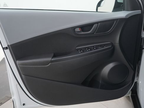 Used 2018 Hyundai Kona SE image 19