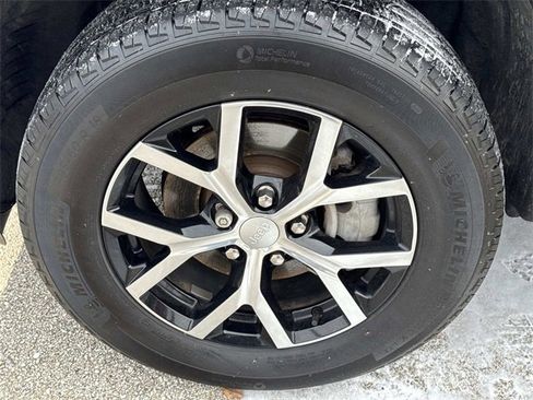 Used 2023 Jeep Grand Cherokee Limited image 9