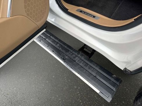 Used 2019 Cadillac Escalade Platinum image 12