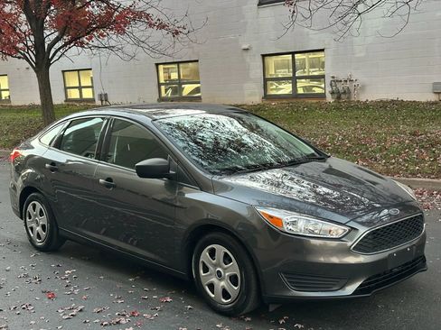 Used 2018 Ford Focus S image 1