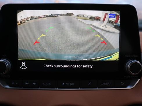 Used 2025 Nissan Sentra SV w/ SV Premium Package image 30