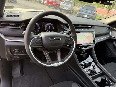 New 2026 Jeep Grand Cherokee 4WD image 3