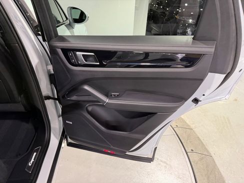 Used 2022 Porsche Cayenne image 61