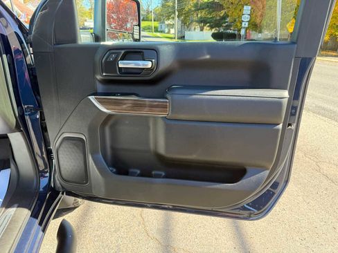 Used 2022 Chevrolet Silverado 2500 LT w/ Convenience Package image 27
