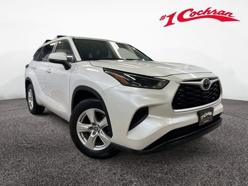 Used 2023 Toyota Highlander L FWD image 1