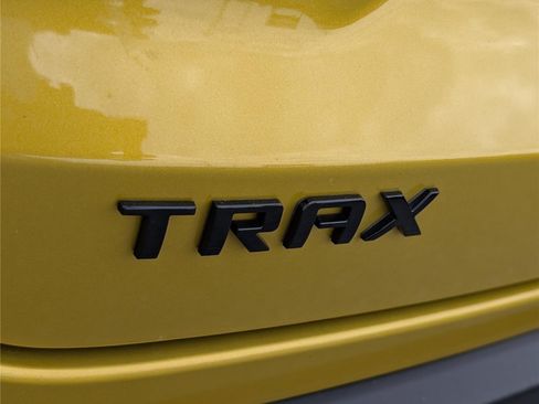 Used 2025 Chevrolet Trax RS w/ Sunroof Package FWD image 9
