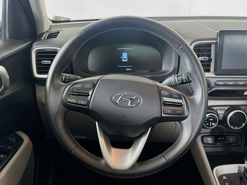 Used 2025 Hyundai Venue SEL image 18