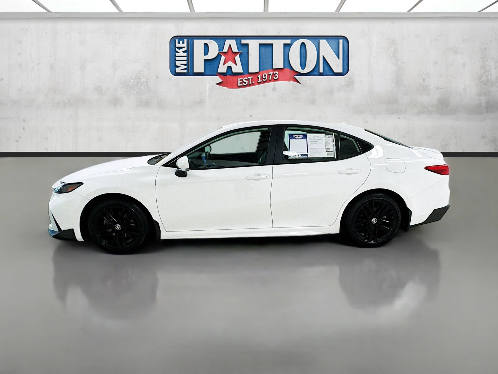 Used 2026 Toyota Camry SE FWD image 4
