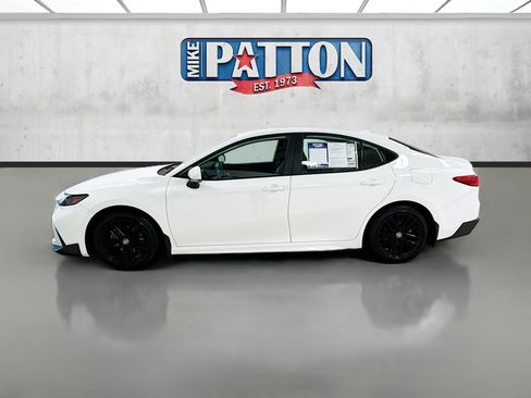 Used 2026 Toyota Camry SE FWD image 4