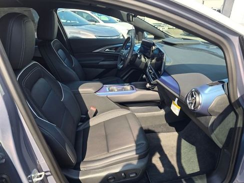 New 2025 Chevrolet Equinox EV LT image 11