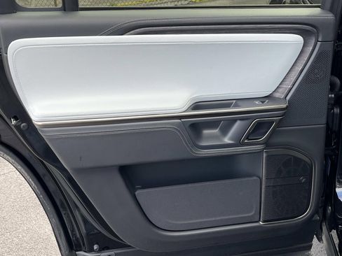 Used 2023 Rivian R1S Launch Edition image 18