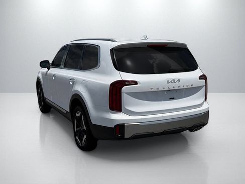 Used 2025 Kia Telluride S FWD image 7