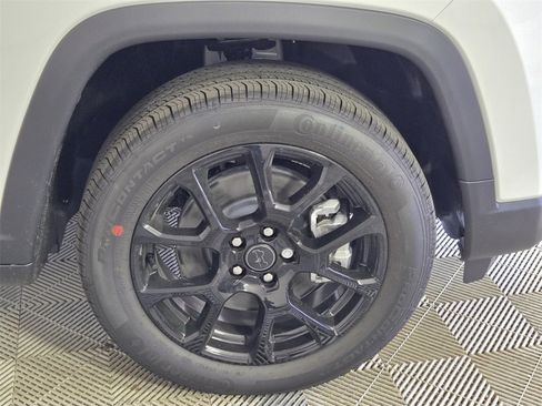 New 2026 Jeep Compass Latitude image 19