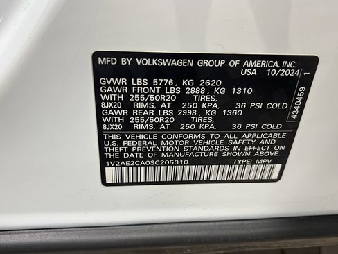 Used 2025 Volkswagen Atlas Cross Sport SEL R-Line AWD/4WD image 31