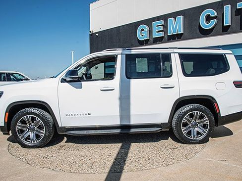 Used 2023 Jeep Wagoneer Series II w/ Convenience Group I image 2