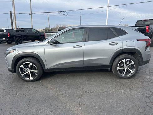 Used 2024 Chevrolet Trax RS w/ Driver Confidence Package image 8