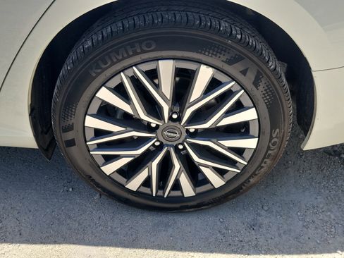 Used 2024 Nissan Altima 2.5 SV image 8