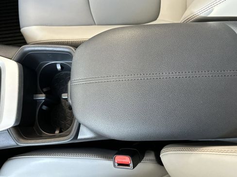 Used 2022 Toyota RAV4 XLE Premium image 22