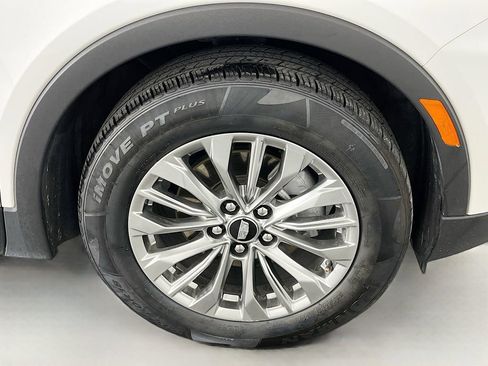 Used 2024 Cadillac XT4 Premium Luxury image 36