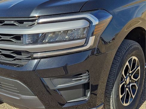 Used 2022 Ford Expedition Max XLT image 9