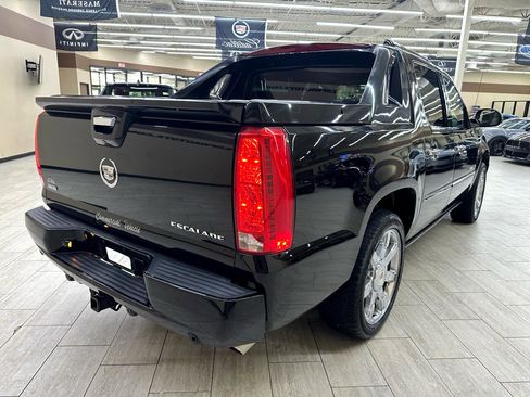Used 2011 Cadillac Escalade EXT Premium image 7