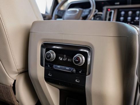 Used 2021 GMC Yukon XL Denali image 43