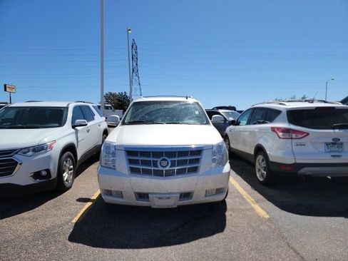 Used 2013 Cadillac Escalade ESV Platinum AWD/4WD image 2