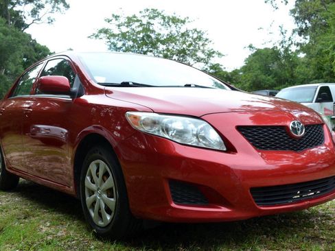 Used 2010 Toyota Corolla LE FWD image 3