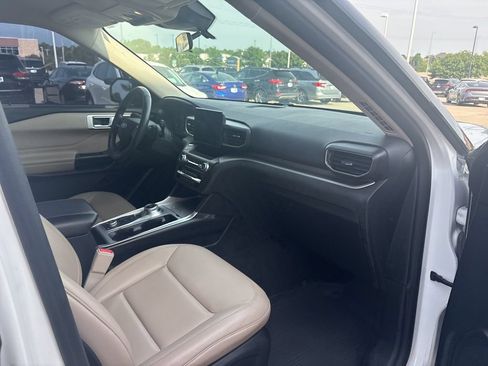 Used 2020 Ford Explorer XLT w/ Equipment Group 202A AWD/4WD image 25