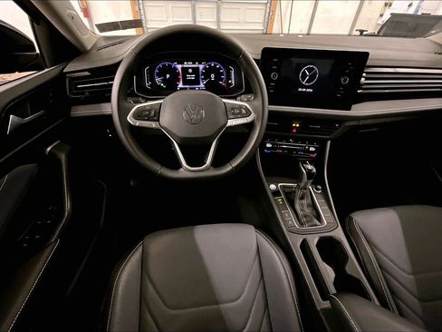 Used 2025 Volkswagen Jetta SEL image 5
