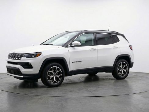 Used 2025 Jeep Compass Limited image 3