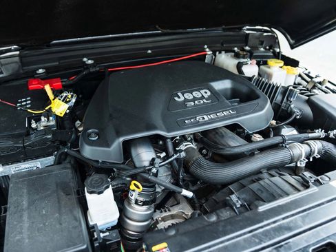 Used 2023 Jeep Gladiator Sport AWD/4WD image 29