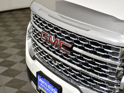 Used 2021 GMC Acadia Denali w/ Denali Ultimate Package AWD/4WD image 11