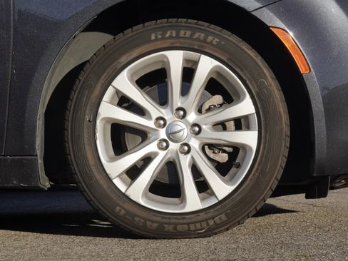 Used 2017 Chrysler 200 Limited Platinum image 7