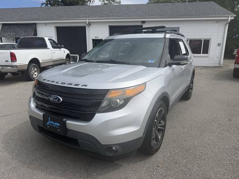 Used 2015 Ford Explorer Sport w/ Equipment Group 401A AWD/4WD image 2