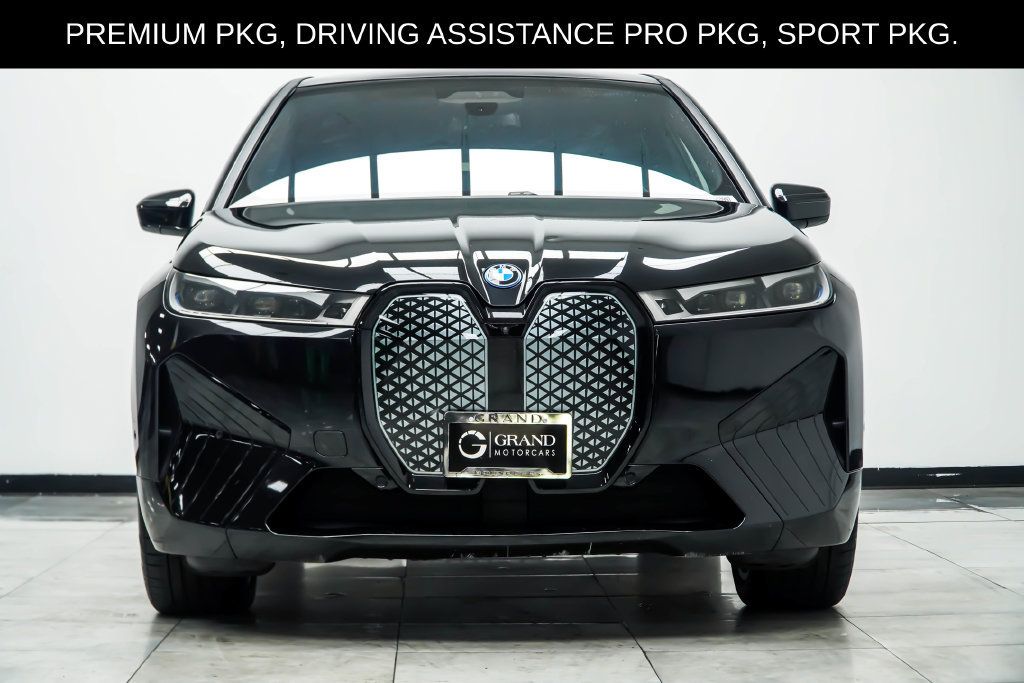 Used 2024 BMW iX xDrive50 w/ Premium Package AWD/4WD image 8