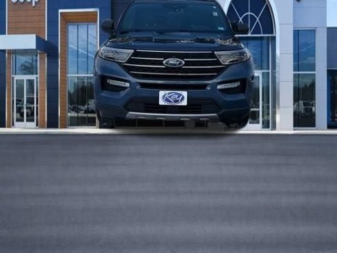 Used 2020 Ford Explorer XLT w/ Equipment Group 202A image 2