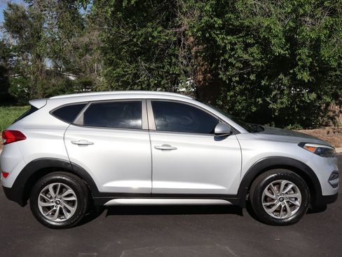 Used 2017 Hyundai Tucson SE image 3