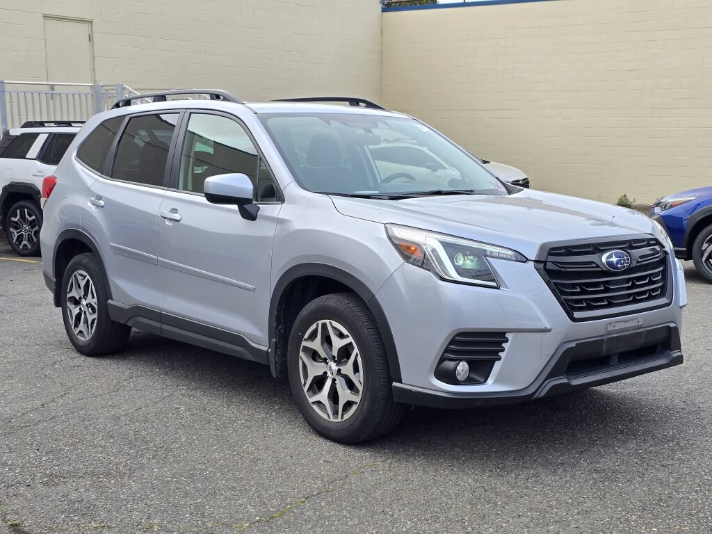 Certified 2023 Subaru Forester Premium AWD/4WD image 1