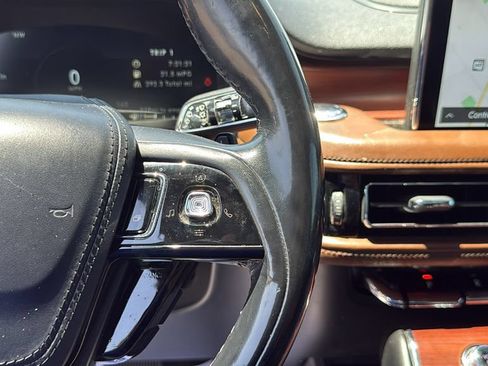 Used 2022 Lincoln Aviator Reserve w/ Equipment Group 201A AWD/4WD image 12