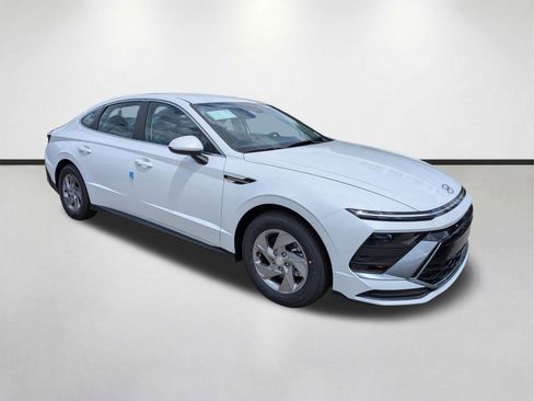 New 2026 Hyundai Sonata SE FWD image 1