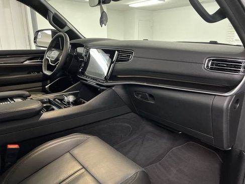 Used 2024 Jeep Wagoneer 4WD w/ Premium Group I image 30